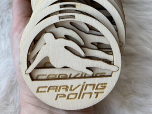 Řezání překližky - Laser Plzeň - medaile Carving Point