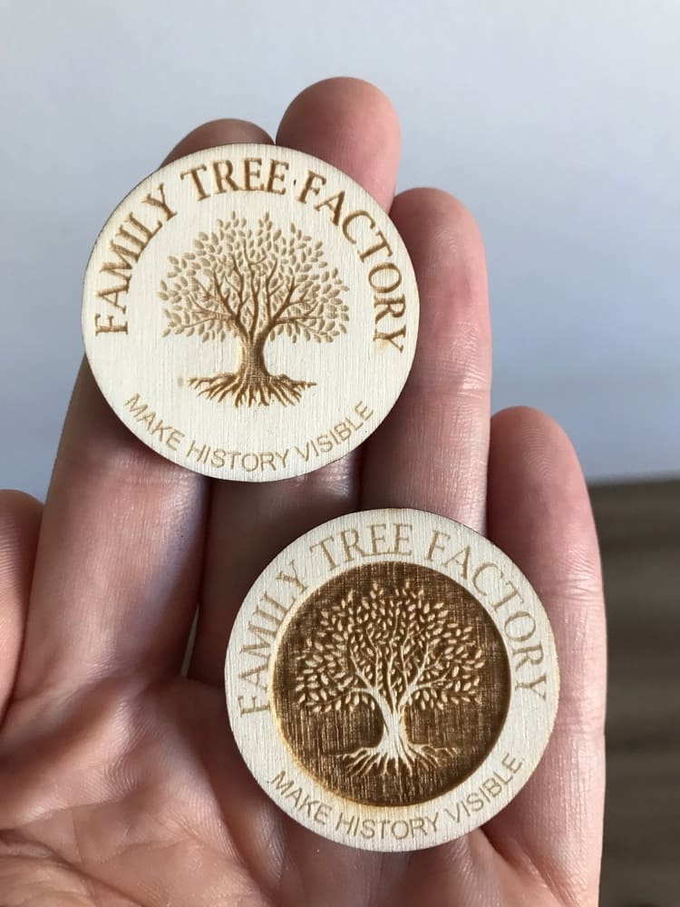 Gravírované logo Family Tree Factory